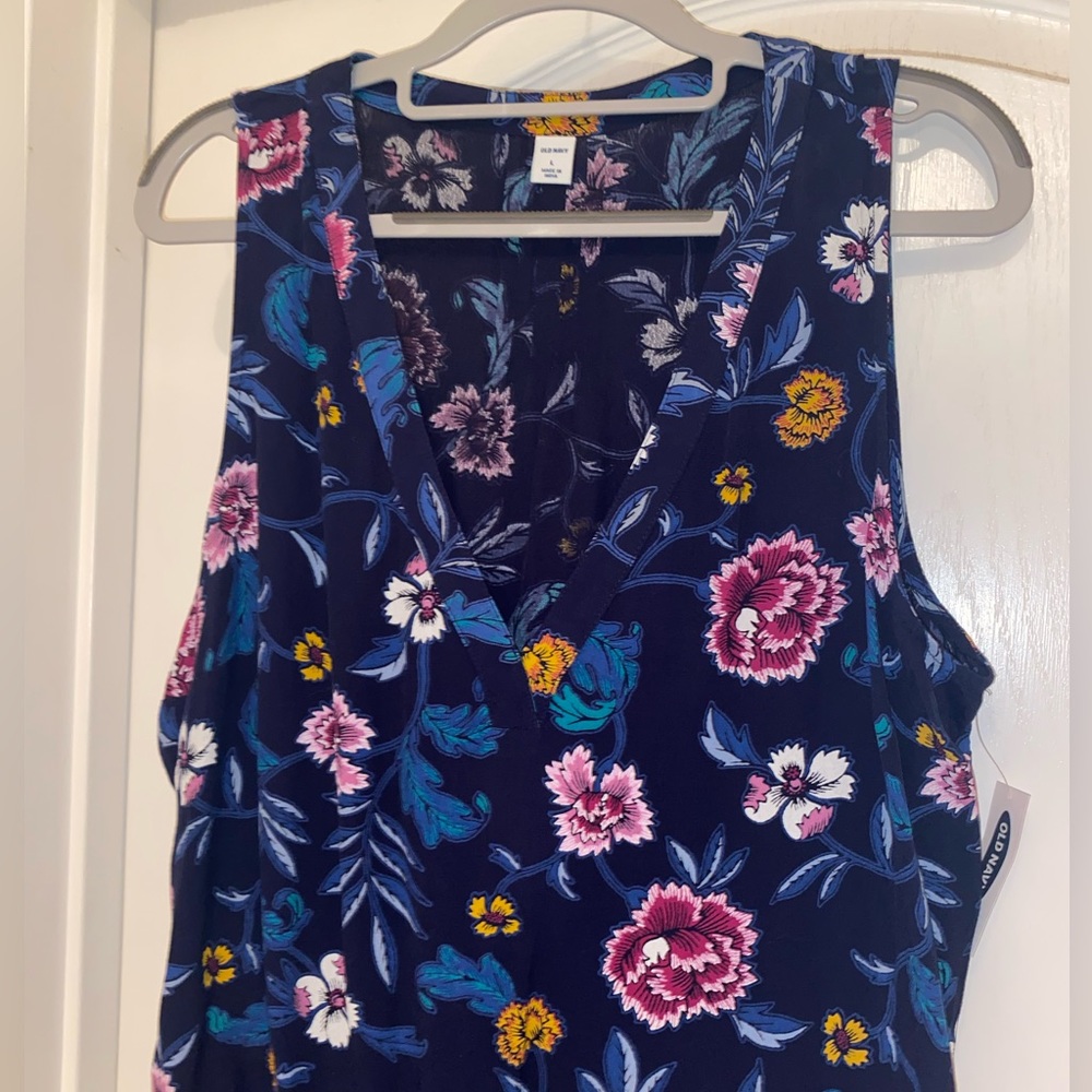 Old navy floral tank top size large. NWT. Navy with purple/yellow floral pattern